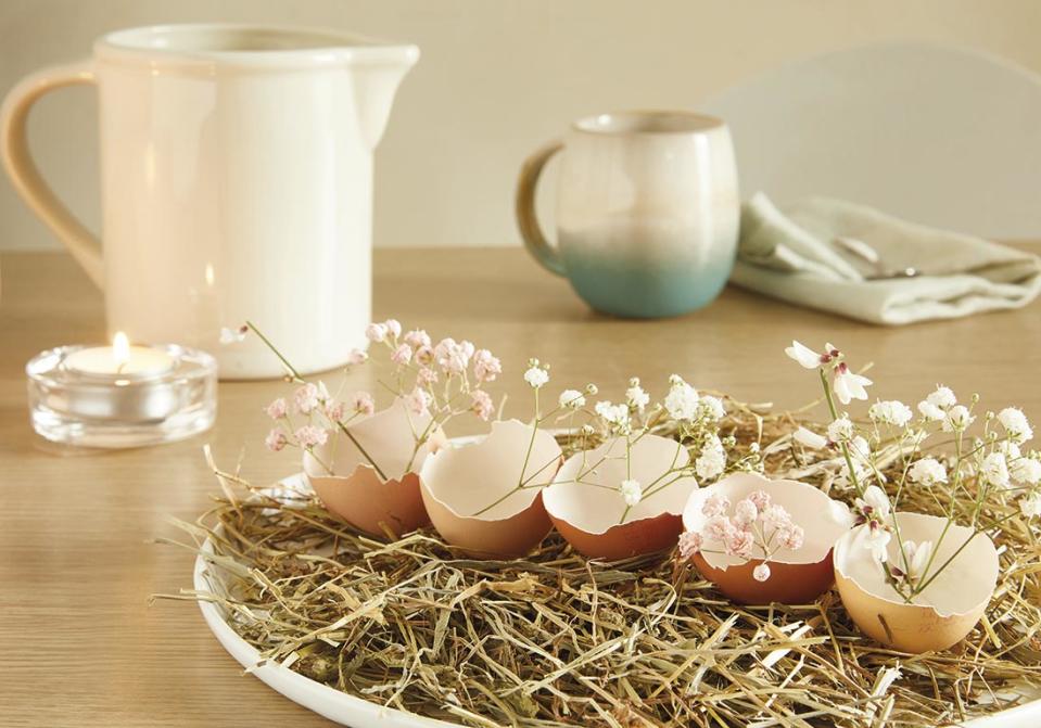 DIY: voici comment réaliser un centre de table fleuri pour Pâques