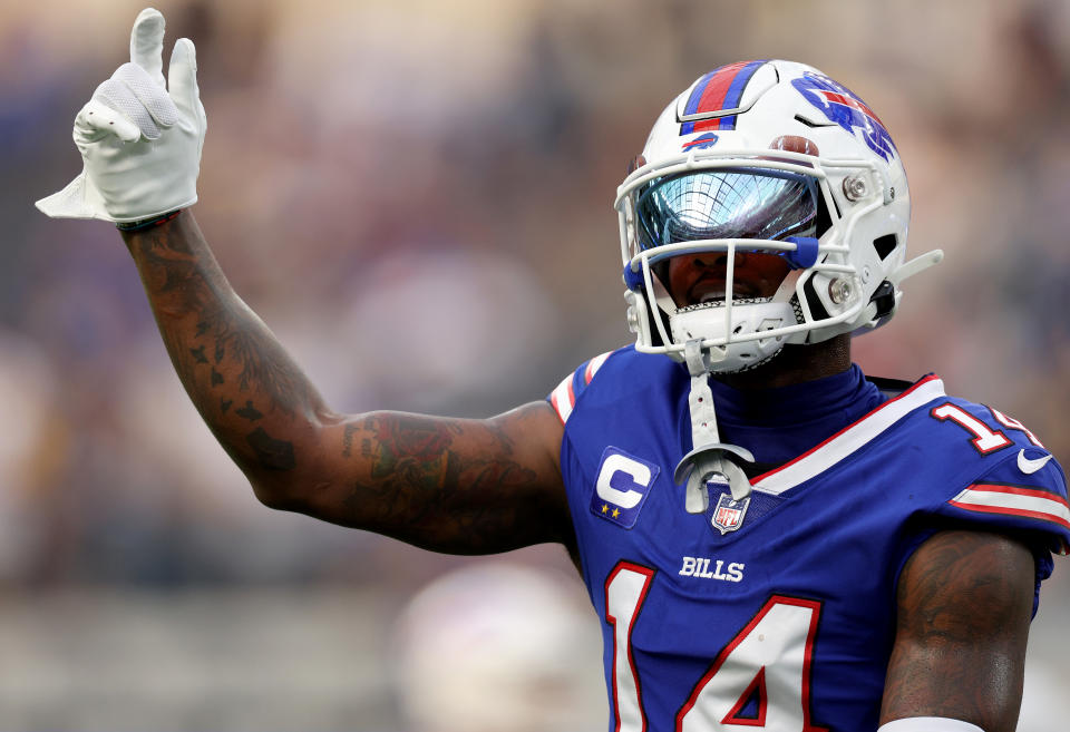 INGLEWOOD, CALIFORNIA - SEPTEMBER 08: Stefon Diggs #14 of the Buffalo Bills motions during warm up before the game against the Los Angeles Rams in the 2022 NFL season opening game at SoFi Stadium on September 08, 2022 in Inglewood, California. (Photo by Harry How/Getty Images)