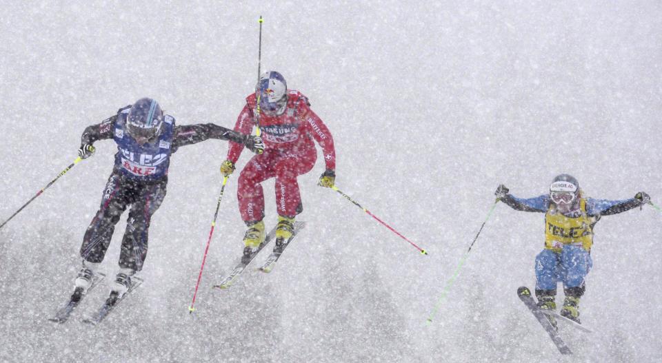 Winner Switzerland's Fanny Smith, center, in action through heavy snowin during the final of the women's FIS Ski Cross World Cup in Are, Sweden, Saturday March 15, 2014. (AP Photo/Janerik Henriksson) SWEDEN OUT