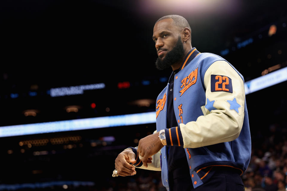 PHOENIX, ARIZONA - NOVEMBER 22:  LeBron James #6 of the Los Angeles Lakers watches from the sidelines during the first half of the NBA game against the Phoenix Suns at Footprint Center on November 22, 2022 in Phoenix, Arizona. NOTE TO USER: User expressly acknowledges and agrees that, by downloading and or using this photograph, User is consenting to the terms and conditions of the Getty Images License Agreement.  (Photo by Christian Petersen/Getty Images)