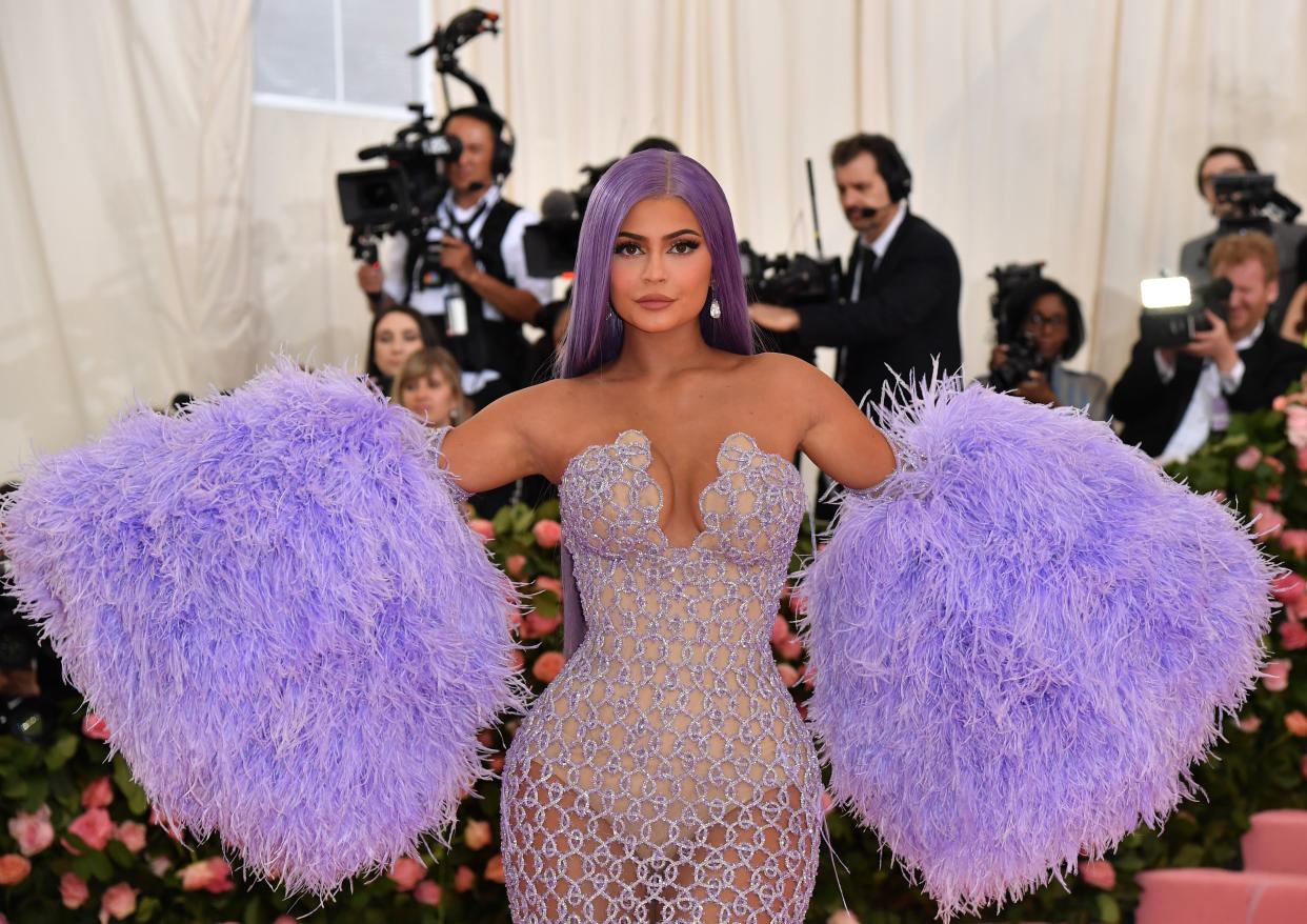 TOPSHOT - Kylie Jenner arrives for the 2019 Met Gala at the Metropolitan Museum of Art on May 6, 2019, in New York. - The Gala raises money for the Metropolitan Museum of Arts Costume Institute. The Gala's 2019 theme is Camp: Notes on Fashion" inspired by Susan Sontag's 1964 essay "Notes on Camp". (Photo by ANGELA WEISS / AFP)        (Photo credit should read ANGELA WEISS/AFP via Getty Images)