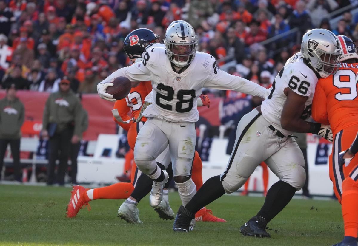 How to Watch Raiders vs. Broncos Week 1 Game: TV, Betting Info