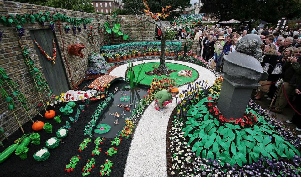 <p>Television presenter James May made a garden entirely from plasticine for RHS Chelsea in 2009, consisting of two and a half tonnes of plasticine, in 24 colours, moulded into an English cottage-style garden with a twist. It failed to win any awards, but protest was averted when James was presented with an ‘RHS Gold Medal’ made of plasticine.<br></p><p>(Pictured: James May's Paradise in Plasticine Garden)</p>