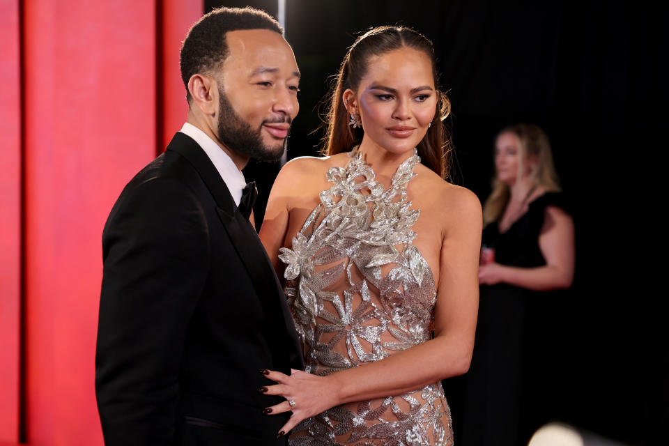 BEVERLY HILLS, CALIFORNIA - MARCH 10: (L-R) John Legend and Chrissy Teigen attend the 2024 Vanity Fair Oscar Party Hosted By Radhika Jones at Wallis Annenberg Center for the Performing Arts on March 10, 2024 in Beverly Hills, California. (Photo by Cindy Ord/VF24/Getty Images for Vanity Fair)