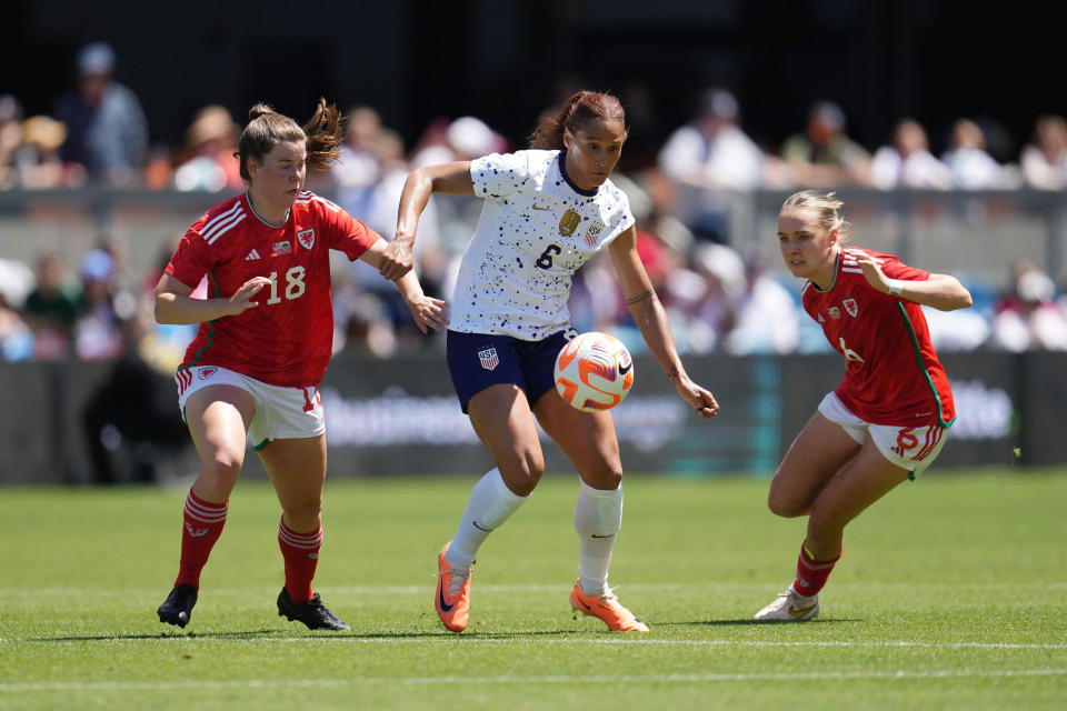 Lynn Williams is defended by Esther Morgan and Jose Green of Wales during the second half of an international friendly.<span class="copyright">Brad Smith—USSF/Getty Images</span>
