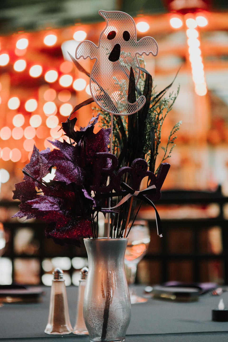 Tables were adorned with ghostly decor.&nbsp;