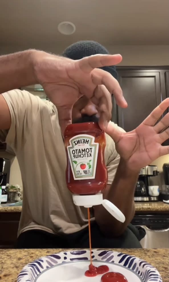 Jordan demonstrated how easy the ketchup hack is. tiktok.com/@jordan_the_stallion8