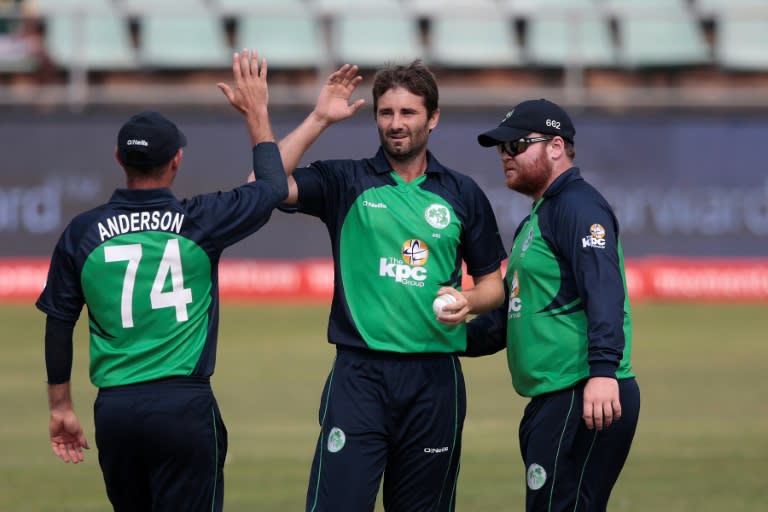 Ireland bowler Tim Murtagh (C) celebrates with teammates the dismissal of Australian batsman David Warner during their ODI match against Australia, in Benoni, South Africa, in September 2016