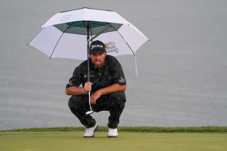 Jupiter's Shane Lowry lines up his birdie putt in the rain on the 18th hole in final round action of The Honda Classic at the PGA National in Palm Beach Gardens, Fla., on Sunday, Feb. 27, 2022.