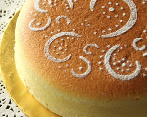 Japanese ~air cheesecake~ is all over Pinterest and we want to try it ASAP