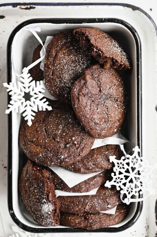 <p>Two Cups Flour</p><p>These big soft gingerbread cookies with a light chocolate flavor and a dusting of powdered sugar will be devoured in no time!</p><p><strong>Get the recipe: <a href="https://twocupsflour.com/chocolate-gingerbread-cookies/" rel="nofollow noopener" target="_blank" data-ylk="slk:Chocolate Gingerbread Cookies;elm:context_link;itc:0;sec:content-canvas" class="link ">Chocolate Gingerbread Cookies</a></strong></p>