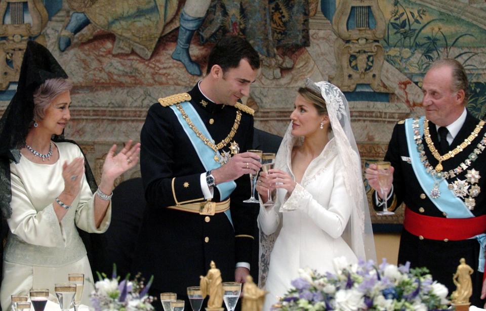 Los entonces príncipes de Asturias se casaron en 2004 y ofrecieron un banquete en el patio central del Palacio Real. AFP PHOTO    BALLESTEROS/POOL        (Photo credit should read BALLESTEROS/AFP via Getty Images)