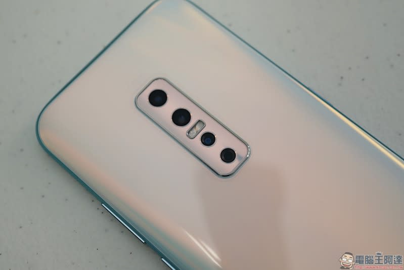 vivo V17 Pro開箱、評測 升降雙攝超廣角，智慧六攝美型手機