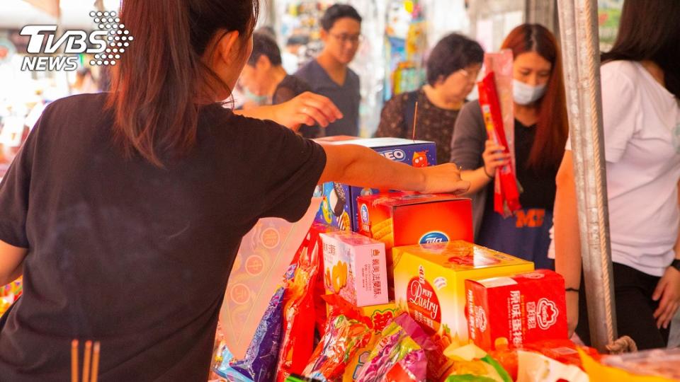 不少人開工會拜拜向上天祈求好運。（示意圖／shutterstock達志影像）