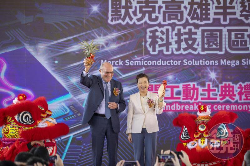 經濟部長王美花二度到訪默克德國總部，力邀默克來台設廠，積極促成台灣半導體材料在地化。