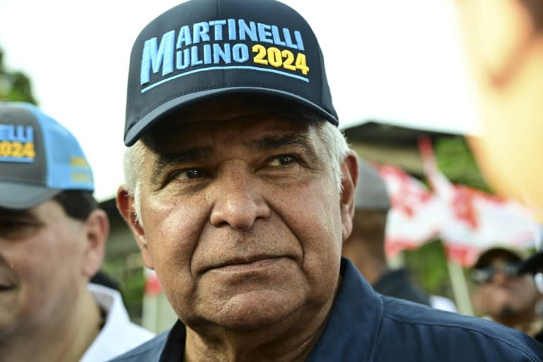José Raul Mulino, candidat à la présidentielle pour le parti Realizando Metas, lors d'un meeting de campagne à Panama City, le 16 avril 2024 (MARTIN BERNETTI)