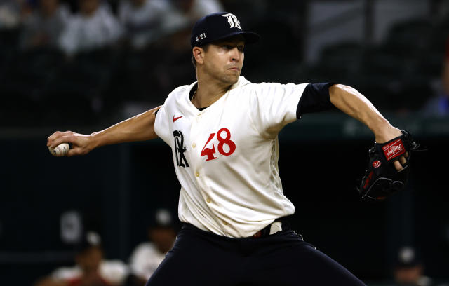 Jacob deGrom signs with Rangers