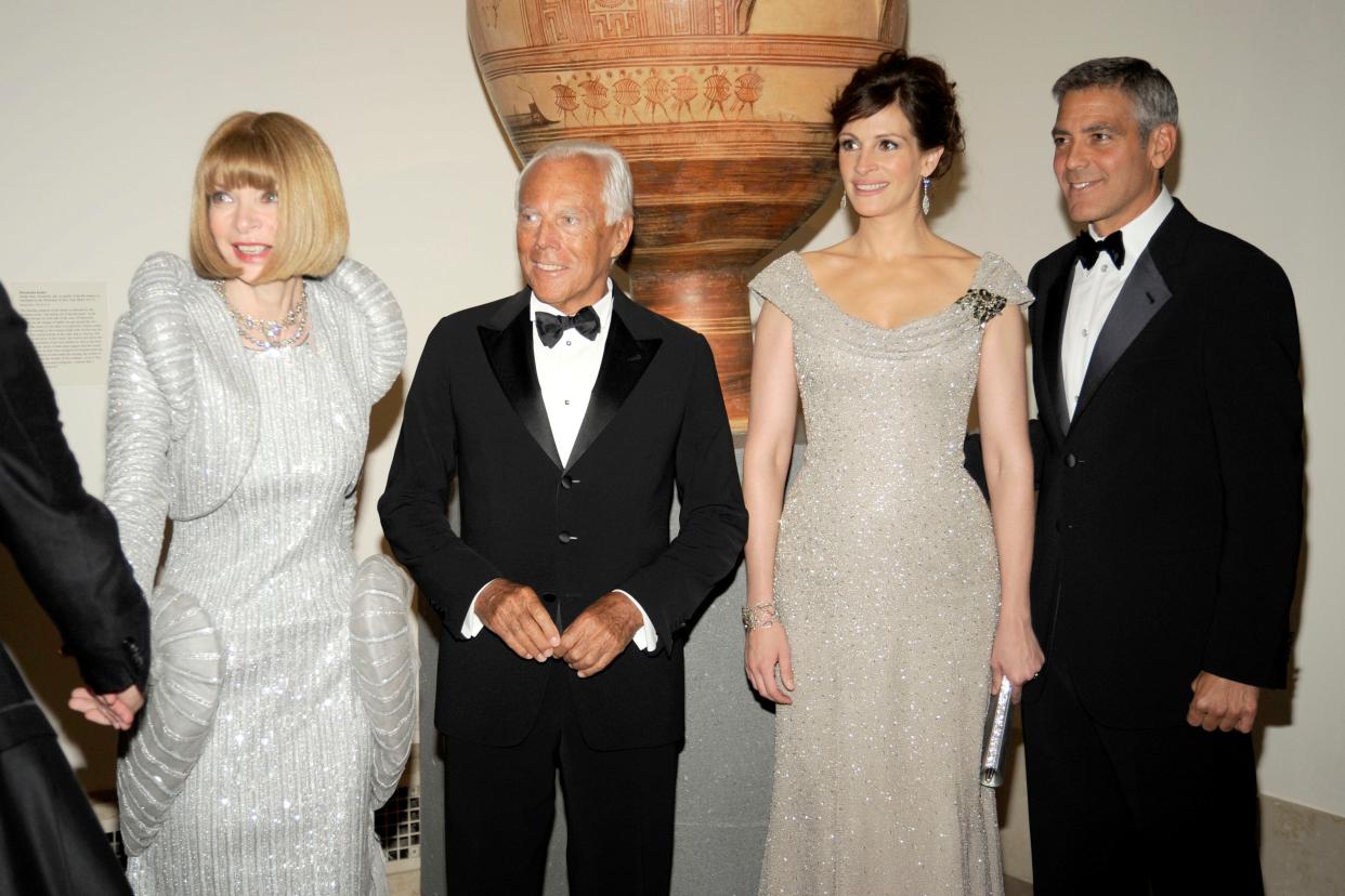 Anna Wintour, Giorgio Armani, Julia Roberts, and George Clooney attend the 2008 Met Gala.