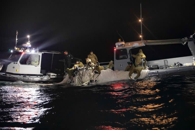 El trabajo de la Armada cerca de la costa de Myrtle Beach. (Photo by Petty Officer 1st Class Tyler Th / US NAVY / AFP)