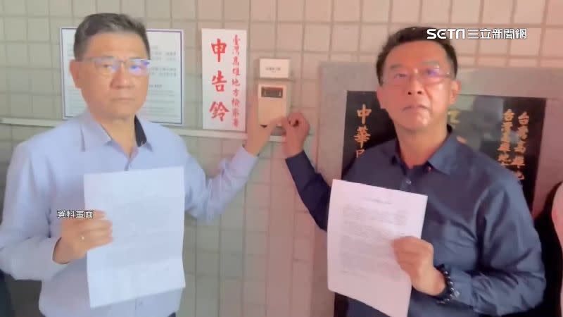 針對辦公室主任喬簽證之事，許智傑（右）日前已按鈴提告。