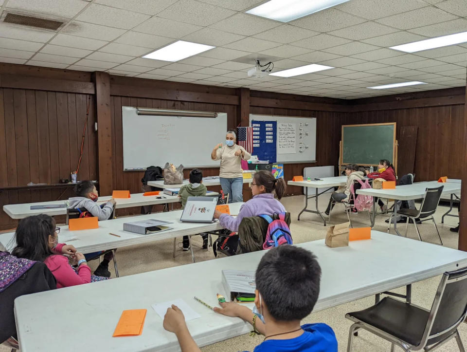  Hilda Robles instructs fourth-grade students during a lesson in Clinton County’s Bi-Literacy program. (Photo by Esmeralda Cruz/Daily Yonder)