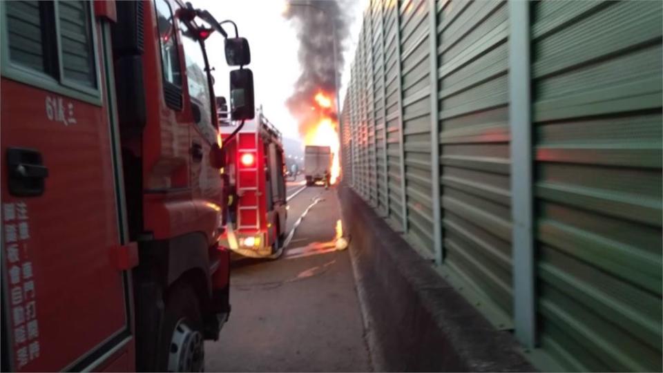 國1三義段聯結車疑爆胎起火「火輪胎」噴飛對向車道幸無人車遭波及