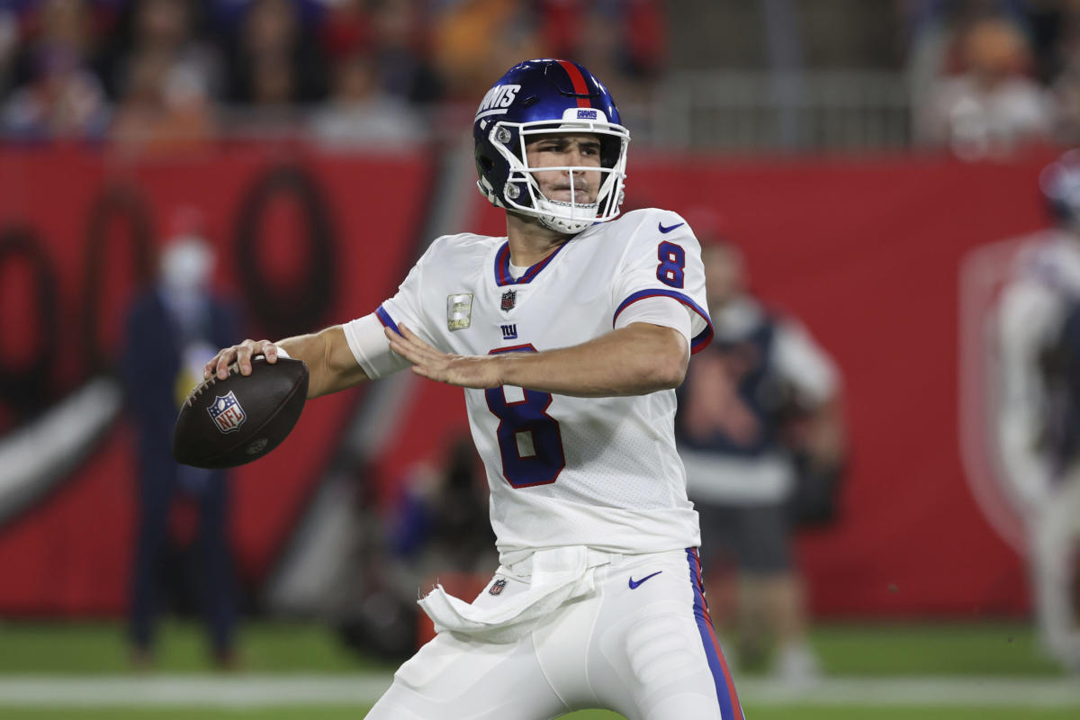 Daniel Jones proves he's right choice to be Giants' franchise QB