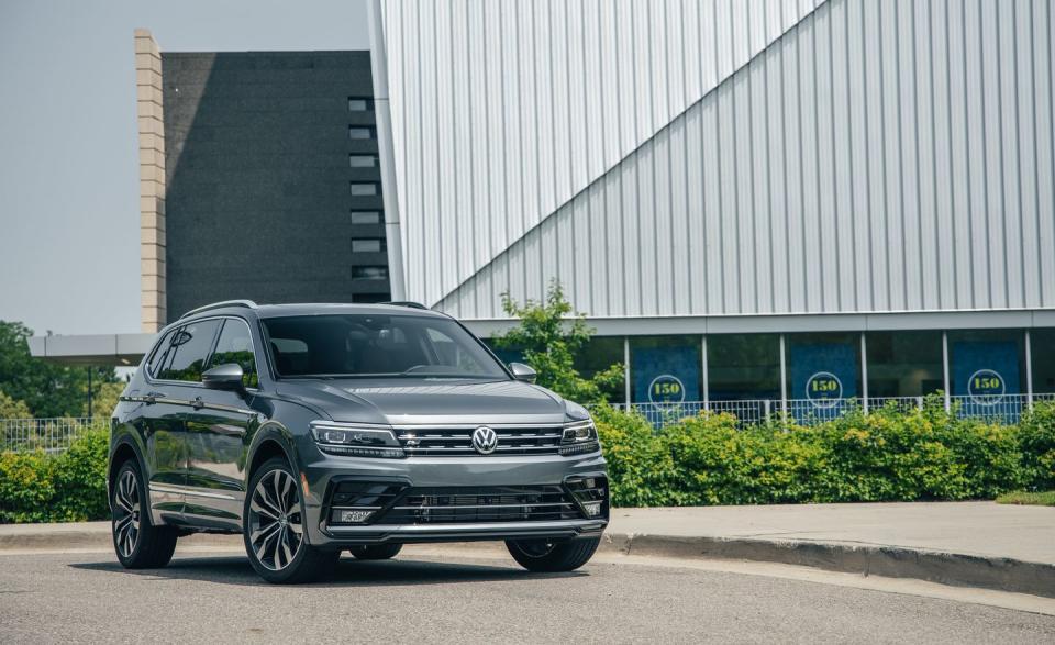 <p>A unique grille, a restyled lower front fascia, and unique wheels give the R-Line Tiguan a sporty and upscale look.</p>