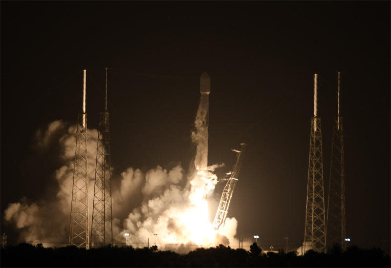 A SpaceX Falcon 9 rocket climbs away from the Cape Canaveral Space Force Station carrying a SiriusXM radio satellite to orbit. / Credit: William Harwood/CBS News