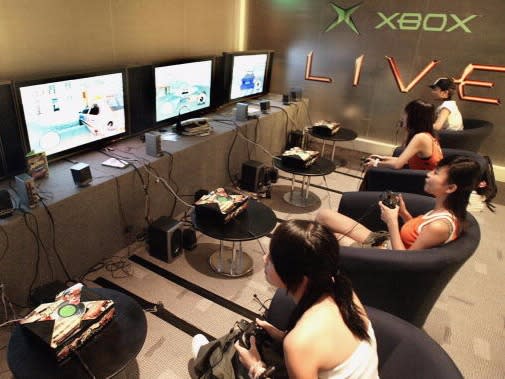 people playing xbox live