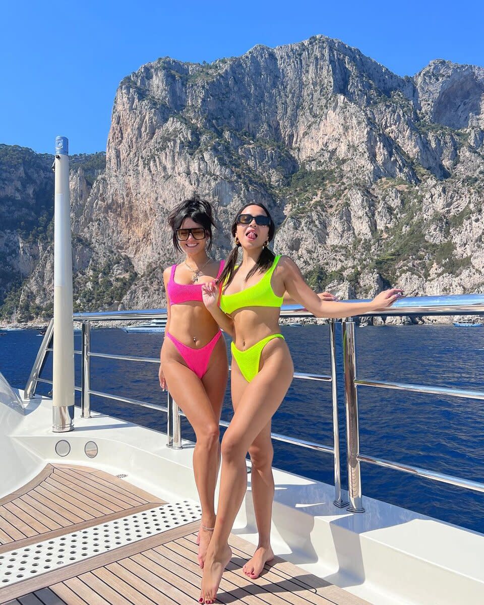 Vanessa and sister Stella twin in neon bathing suits