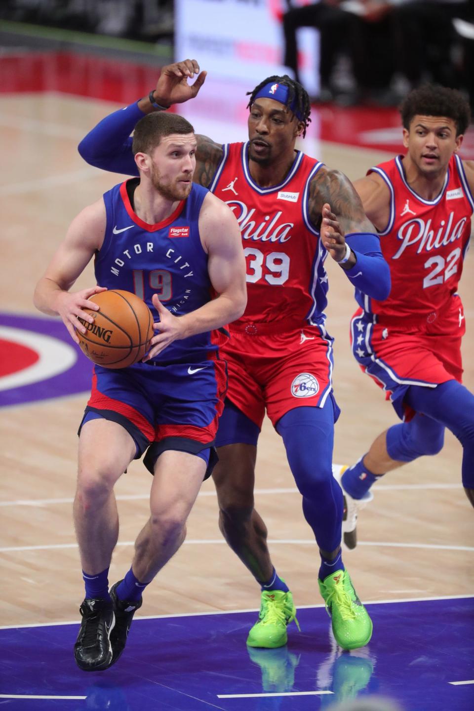 Detroit Pistons guard Svi Mykhailiuk (19) drives against Philadelphia 76ers center Dwight Howard (39) during third-period action Saturday, Jan. 23, 2021 at Little Caesars Arena in Detroit.