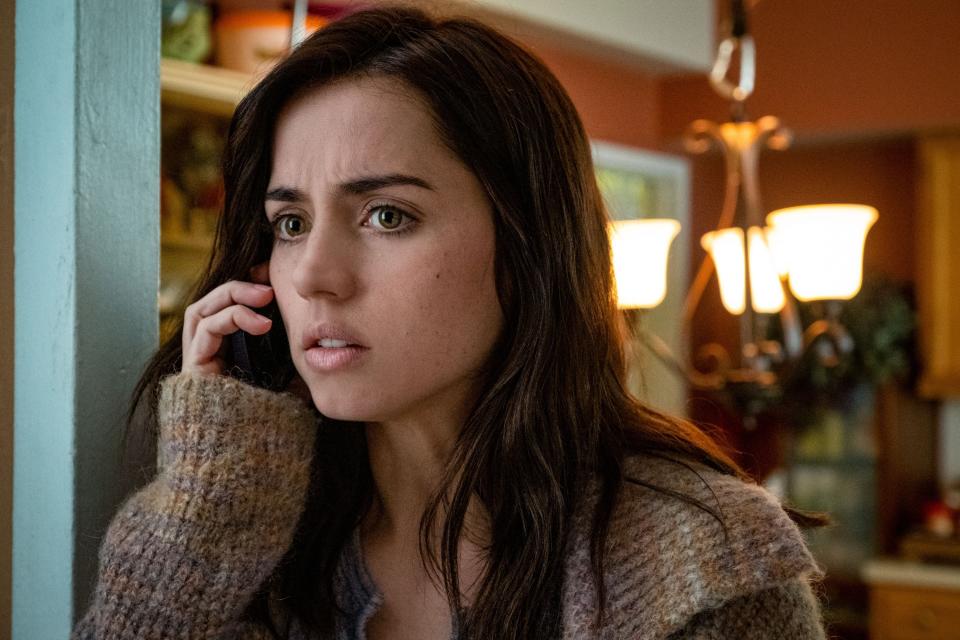 Ana de Armas as Marta Cabrera.