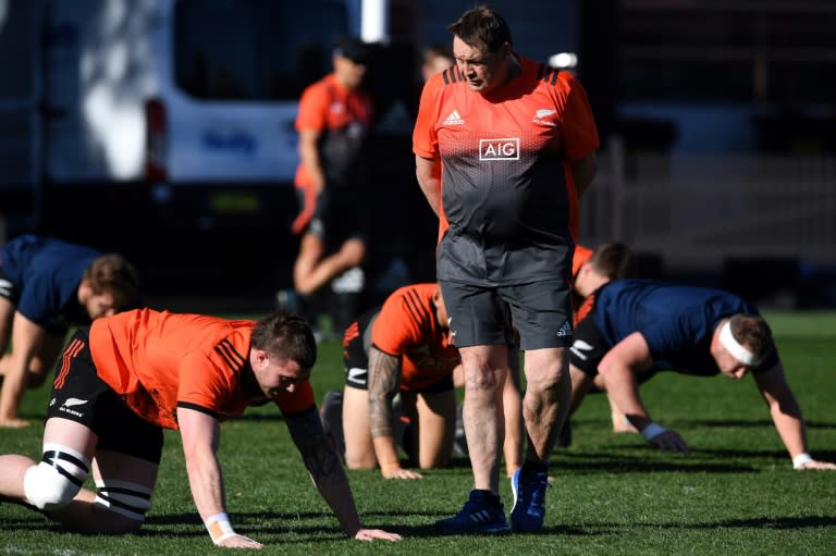 New Zealand All Blacks' head coach Steve Hansen (C) conducts a team training session in Sydney, in August 2017