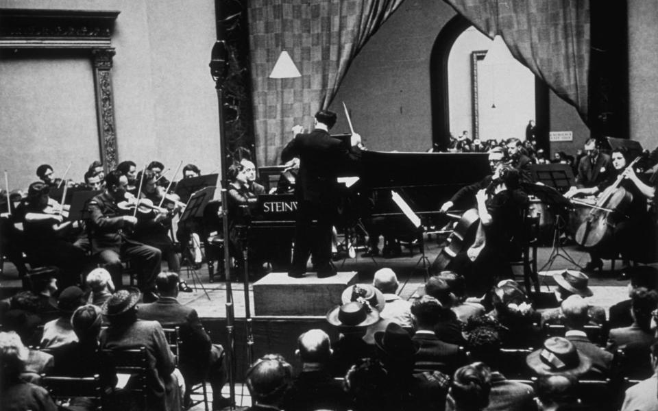 Pianist Myra Hess plays at the National Gallery in 1943 -  Kurt Hutton/Picture Post