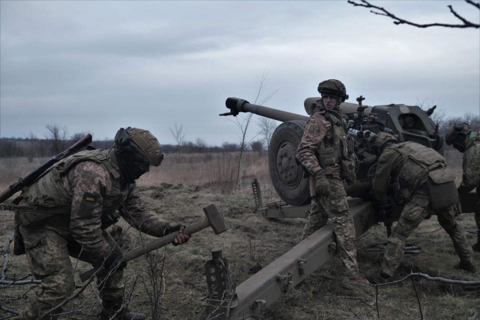 Ukrainian servicemen prepare a D-30 howitzer to fire toward Russian positions near Bakhmut, eastern Ukraine, on March 21 (AFP via Getty Images)