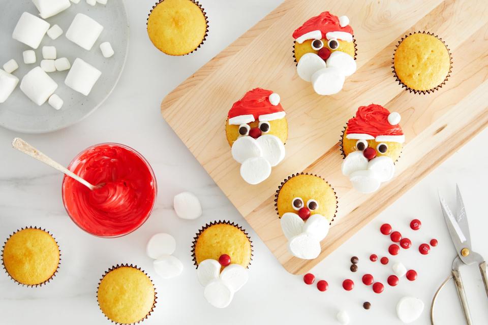 santa cupcakes