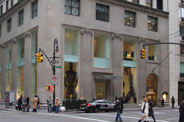 Saks Fifth Avenue closes Manhattan outpost - New York Business Journal