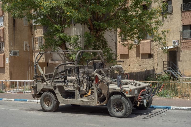 A general view of a destroyed vehicle caused by rocket and drone attacks from Lebanon into Israel.  Ilia Yefimovich/dpa