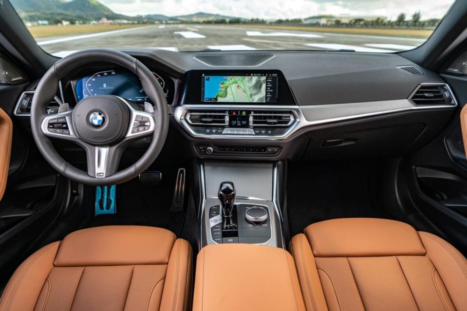 2系列Coupe安全配備也導入全新世代BMW Personal CoPilot智慧駕駛輔助科技。(圖片來源/ BMW)