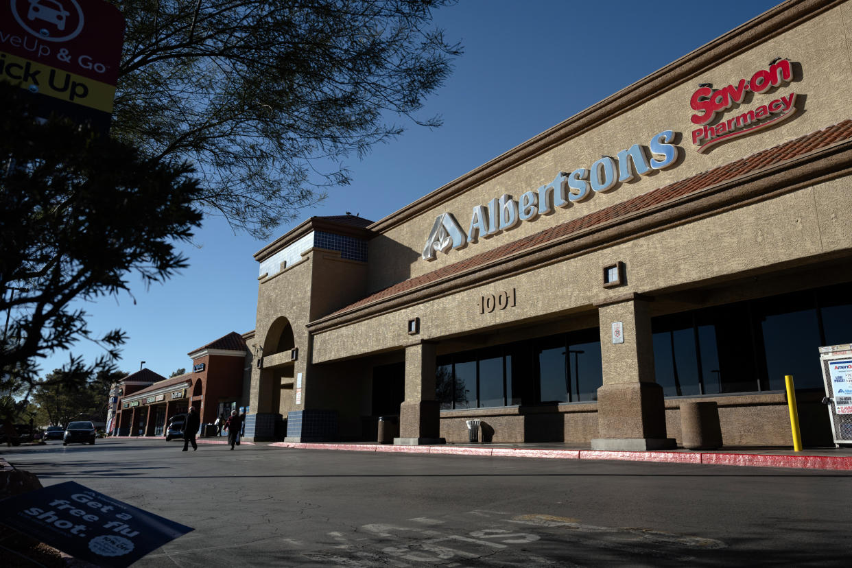 Albertsons Supermarket in Las Vegas (Bridget Bennett / Bloomberg via Getty Images file)