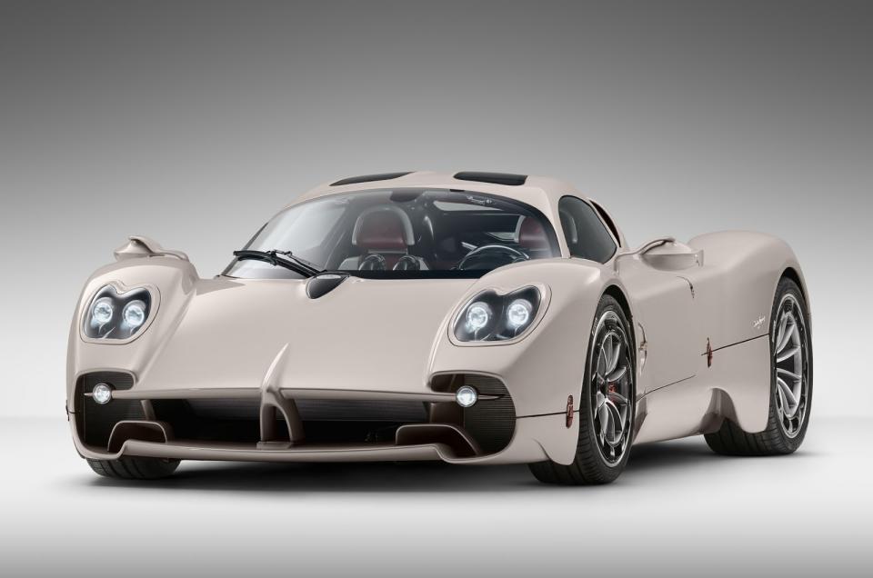 <p>The Pagani Huayra successor comes with an 864bhp Mercedes-AMG-sourced 6.0-litre twin-turbo V12 connected to a seven-speed manual gearbox (yes, really). A lightweight shell means the Utopia tips the scales at just <strong>1280kg</strong>.</p>