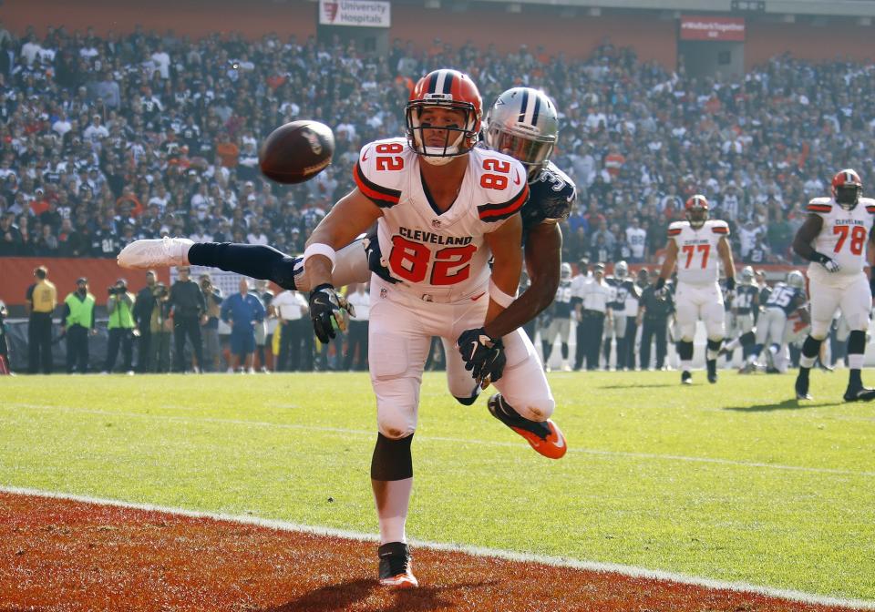 <p>Gary Barnidge #82 of the Cleveland Browns can’t make the catch against Byron Jones #31 of the Dallas Cowboys in the first half at FirstEnergy Stadium on November 6, 2016 in Cleveland, Ohio. (Photo by Gregory Shamus/Getty Images) </p>