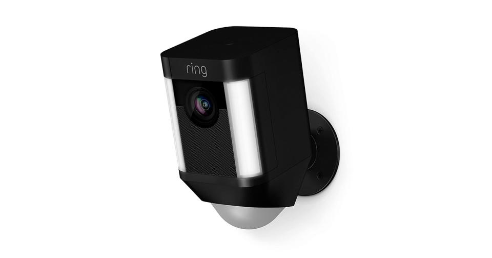 Ring Spotlight Cam - Imagen: Amazon México