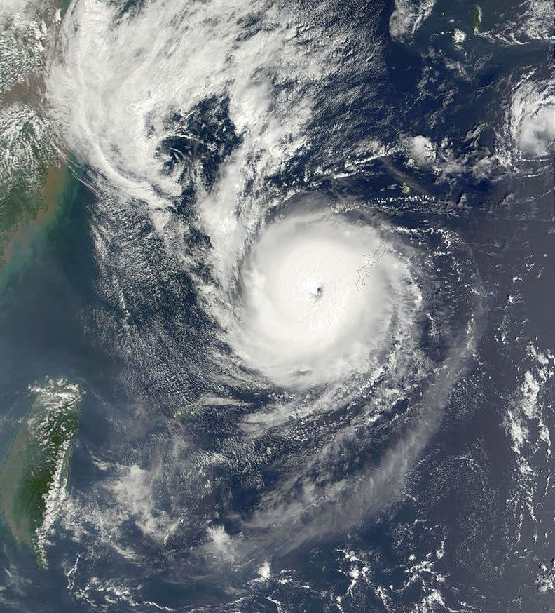 2001年造成台灣重大災情的納莉颱風。衛星雲圖