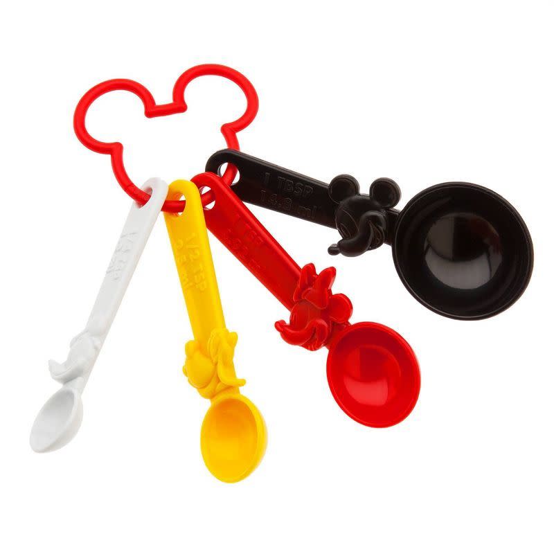 8) Mickey Mouse & Friends Plastic Measuring Spoons