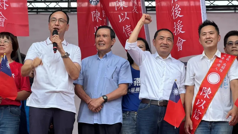 <strong>朱立倫（左起）、馬英九、侯友宜今到台南，參加侯友宜、陳以信（右一）聯合競選總部成立大會。（照／國民黨提供）</strong>