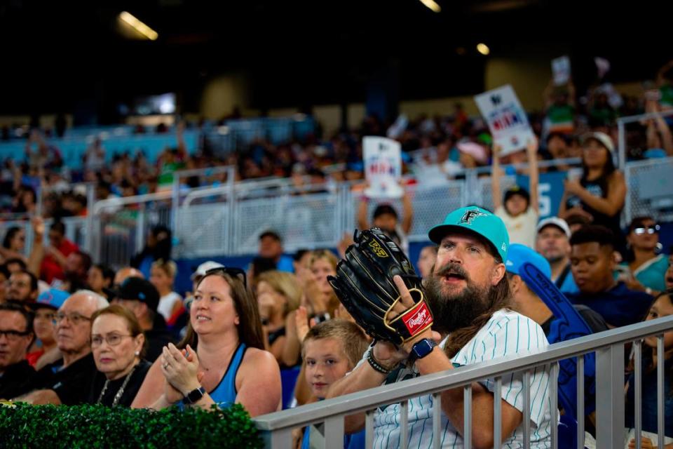 Fans cheer for a slide and catch by Miami Marlins left fielder Bryan De La Cruz (14) during the sixth inning of a baseball game on Sunday, Sept. 24, 2023, at loanDepot Park in Miami. Alie Skowronski/askowronski@miamiherald.com