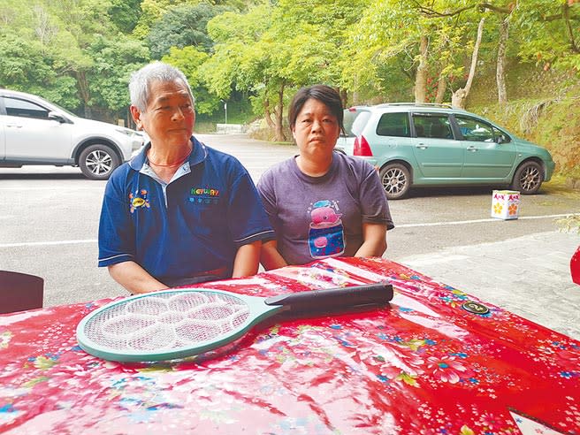 台陽煤礦老員工後代鍾選平將面臨被迫搬離老宅的命運。（謝明俊攝）