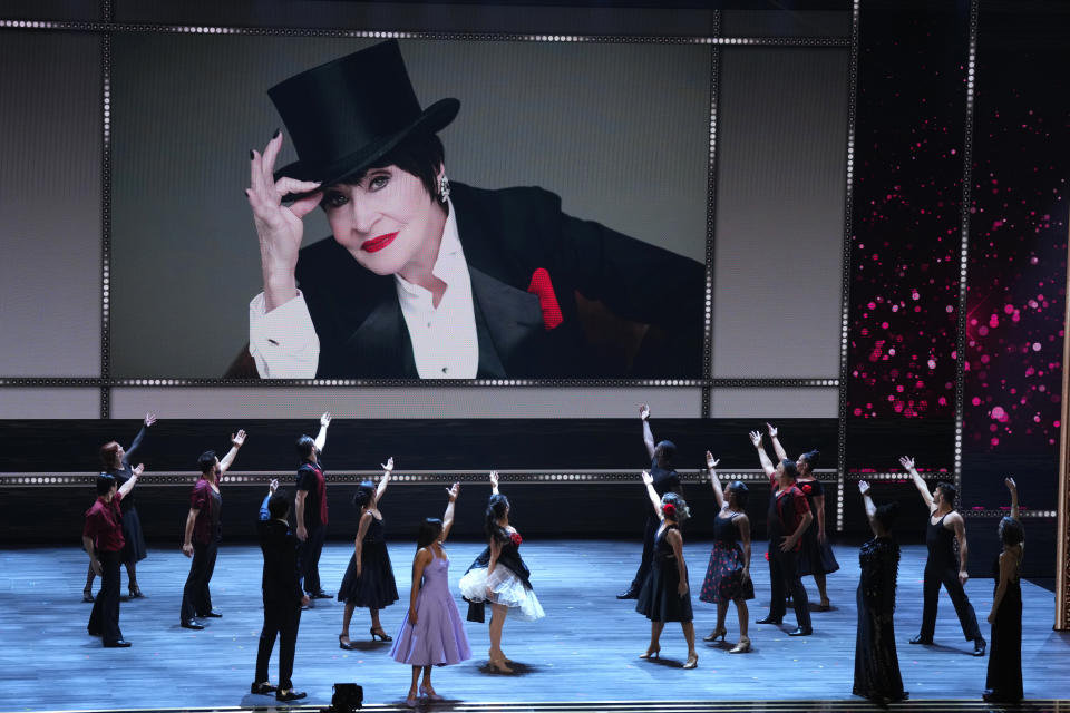 Brian Stokes Mitchell, de izquierda a derecha, Ariana DeBose, Audra McDonald, y Bebe Neuwirth rinden homenaje a Chita Rivera en la 77a entrega de los Premios Tony el domingo 16 de junio de 2024 en Nueva York. (Foto Charles Sykes/Invision/AP)